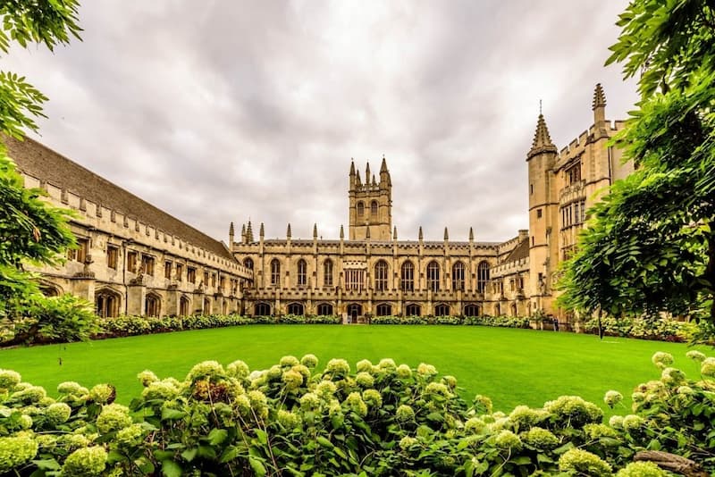 Đại học Oxford là một trong top 3 trường đại học thế giới tốt nhất