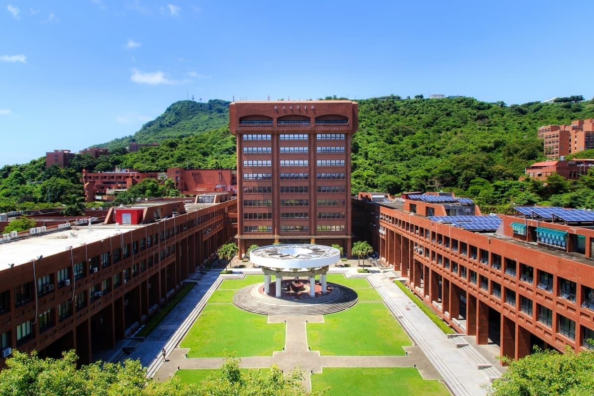 National Sun Yat-sen University (NSYSU) – Đại học Quốc gia Tôn Trung Sơn